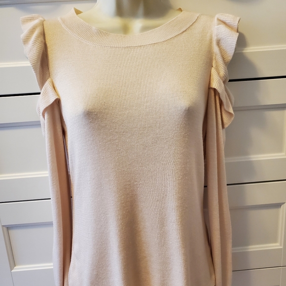 💗SOLD💗 Esqualo Open Shoulder Ruffle Sleeves Light Knit Sweater - Picture 2 of 11
